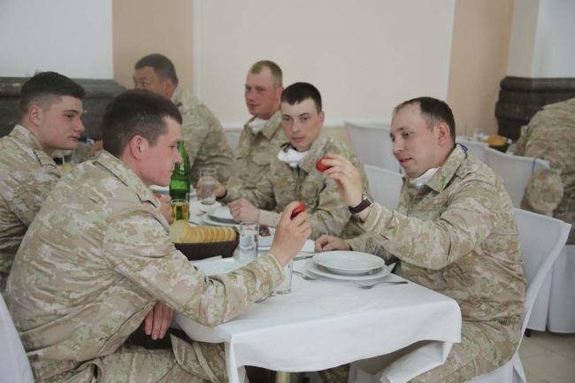 Праздничный обед для российских военных в Сербии