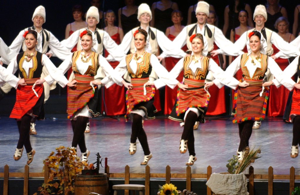 Коло - сербский народный танец ( Kolo serbian dance)