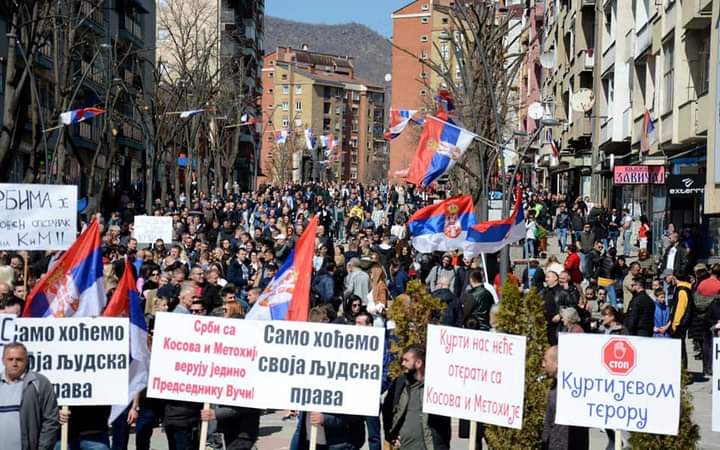 Мирные протесты сербов в Косово