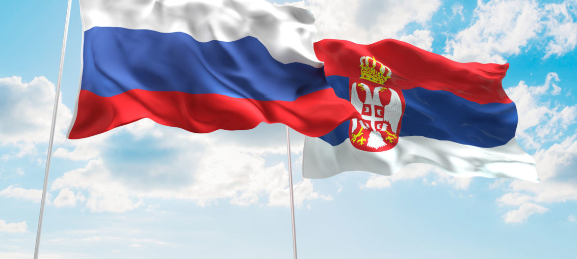 Российские военные врачи помогают Сербии