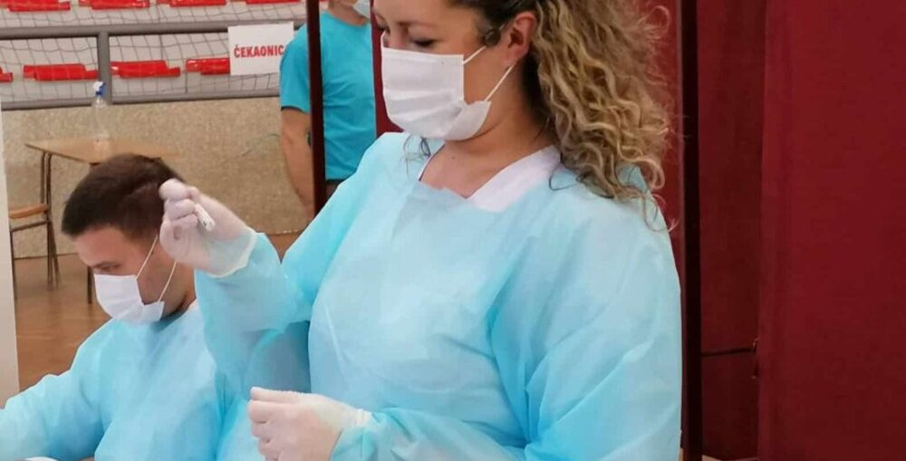Массовый отъезд медсестер из Косово