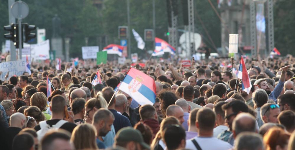 Движение в защиту Косово и Метохии проводит акцию в Белграде