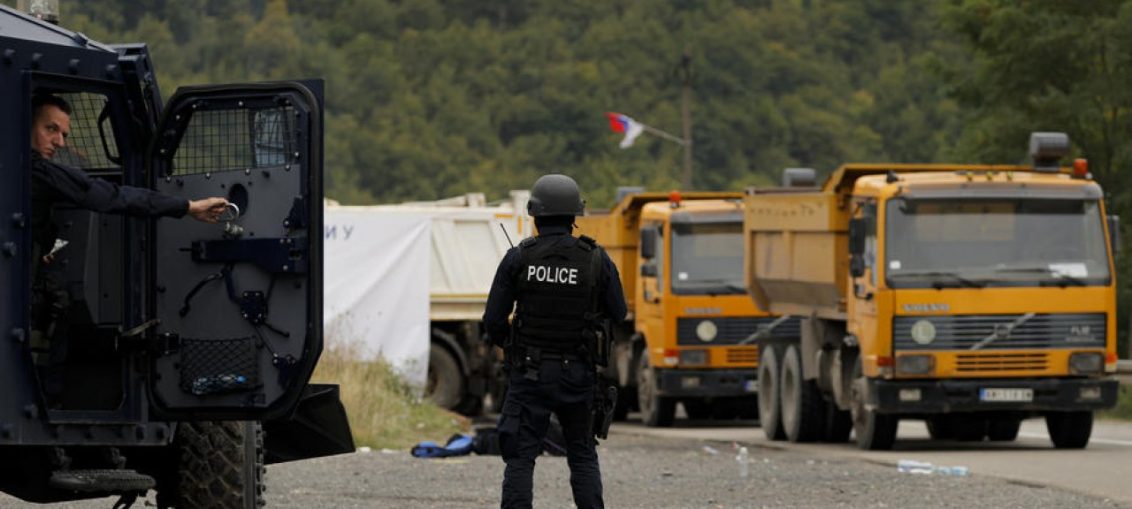 Косовских полицейских освободили в Сербии
