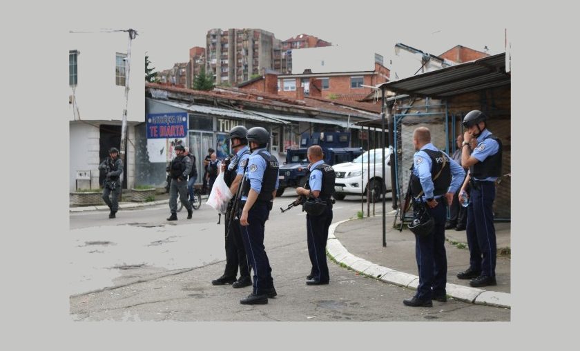 Взрывные устройства бросили в сербские дома в Косово