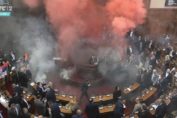 Хаос в парламенте Сербии