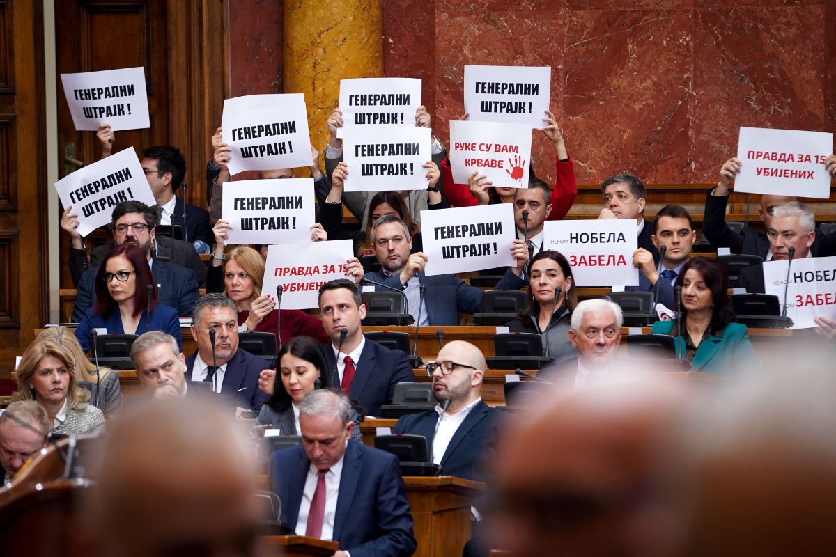 Хаос в парламенте Сербии 4 марта 2025 года
